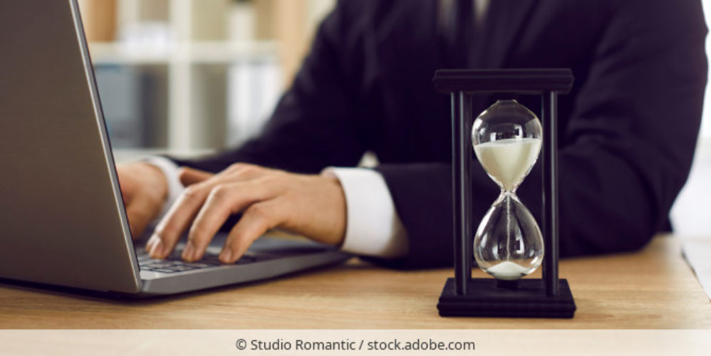 Sanduhr_Arbeit_AdobeStock_510029288