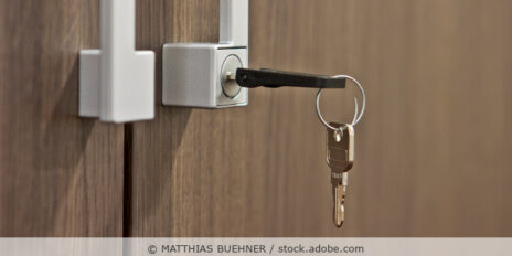 Aktenschrank_Schluessel_verschlossen_AdobeStock_34319355