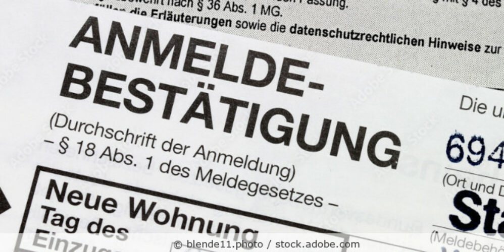 Anmeldebestätigung als Papierformular nach dem Meldegesetz.