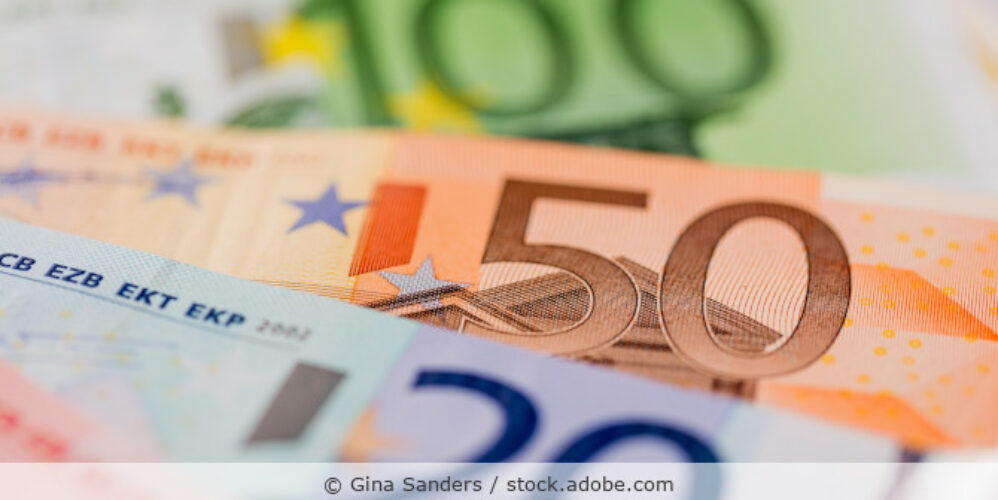 Verschiedene Euro-Geldscheine in der Nahaufnahme.