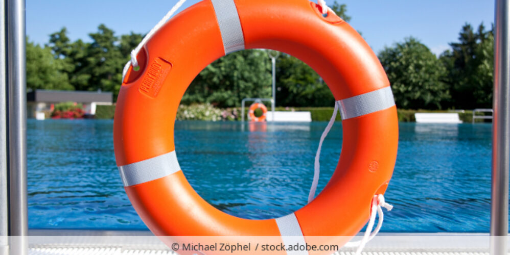 Rettungsring in einem Freibad.