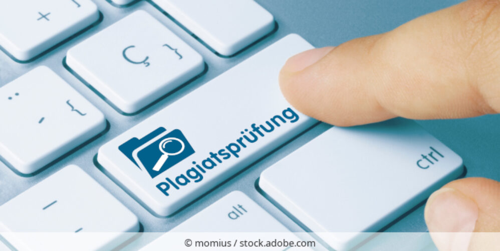 Tastatur mit einer Taste, auf der Plagiatsprüfung steht.