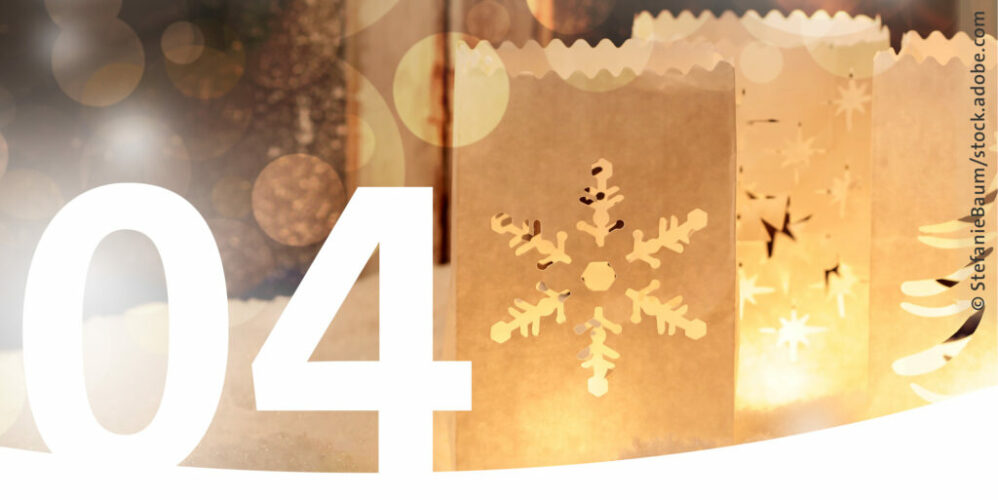Papierlampe mit Sternen und im Vordergrund die Zahl 4.