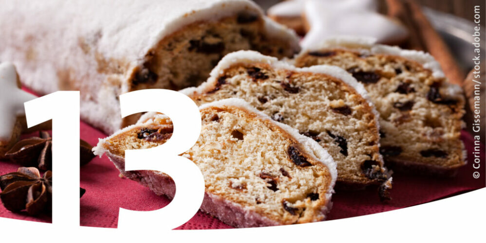 Angeschnittener Christstollen und im Vordergrund die Zahl 13.