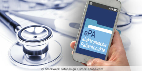 Ein Smartphone mit der Aufschrift ePA elektronische Patientenakte