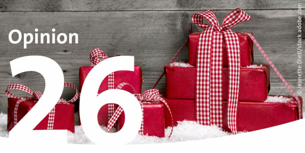 Weihnachtsgeschenke und der Schriftzug Opinion 26