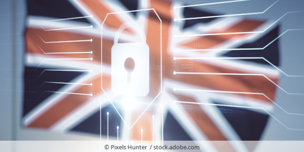 Flagge von Großbritannien mit holographischem Sicherheitsschloss als Overlay.