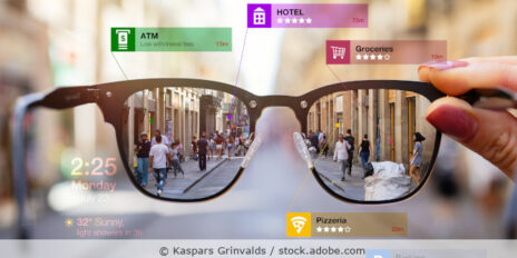 Konzept der Augmented-Reality-Technologie, die in futuristischen Smart-Tech-Brillen zum Einsatz kommt