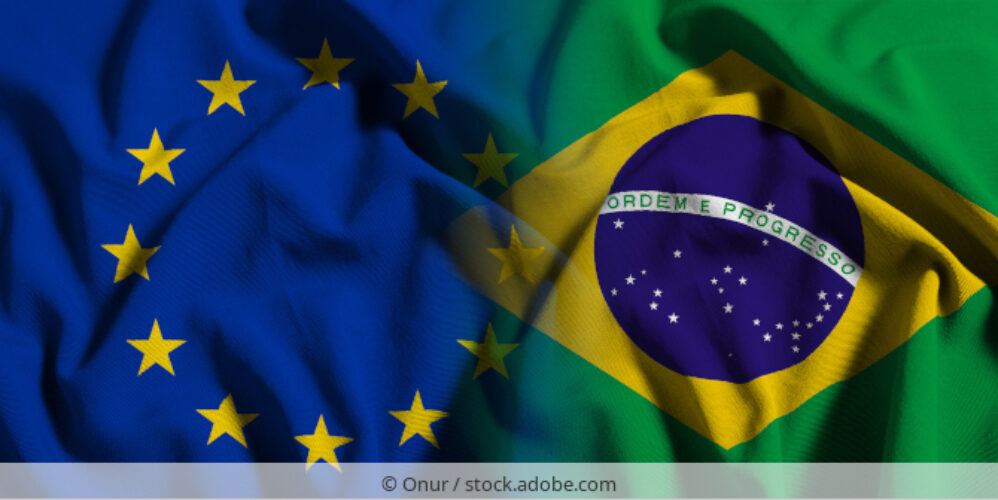 Flags of EU and Brazil / Flaggen von EU und Brasilien nebeneinander.