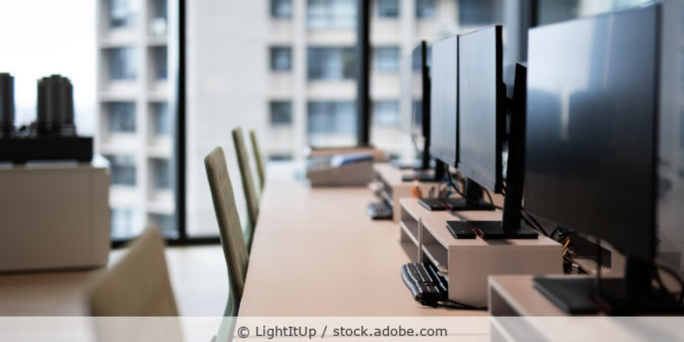 Arbeitsplätze in einem Büro.